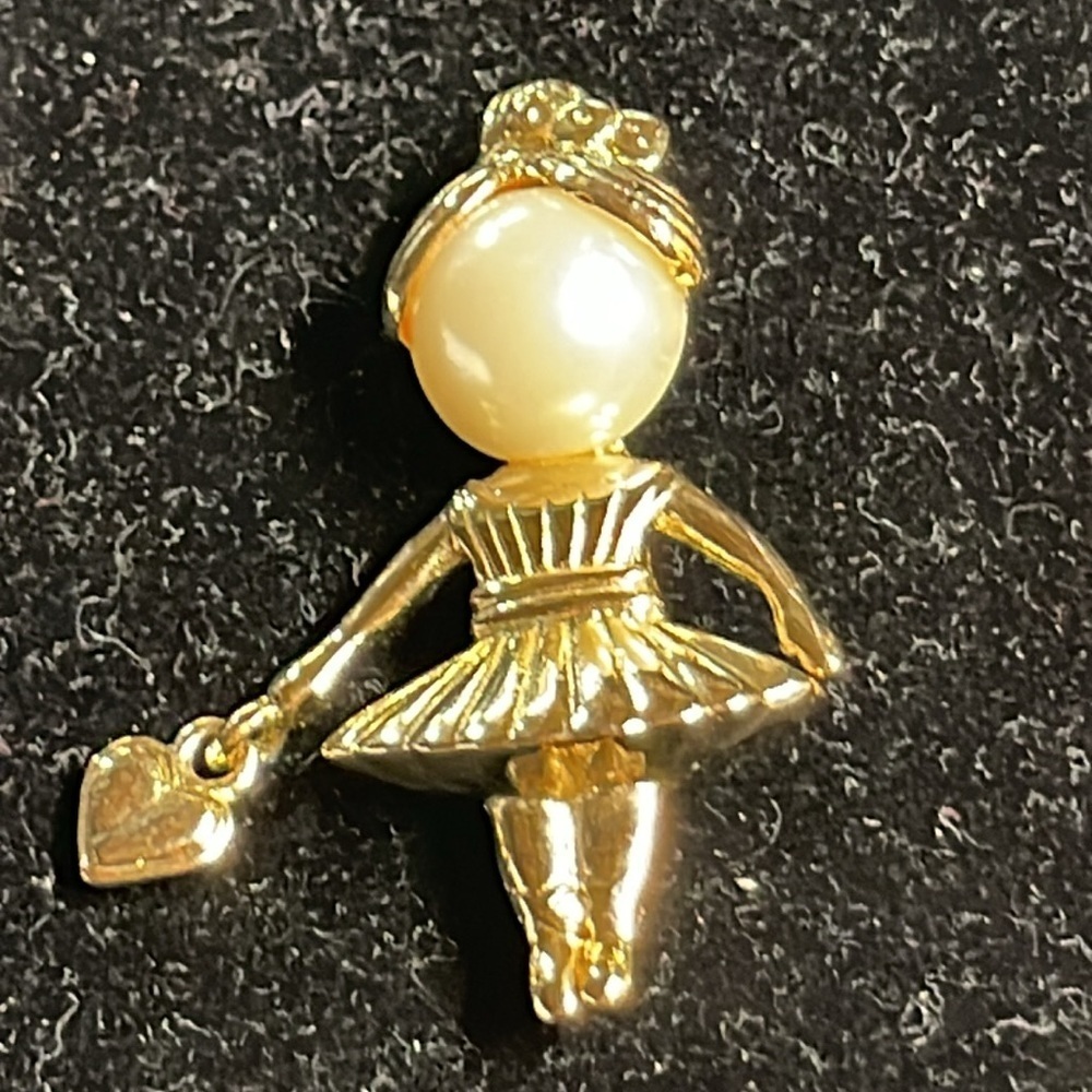AAI Signed Gold Tone Faux Large Pearl Head Ballerina Holding A Heart. P/